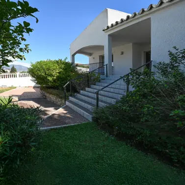 Sale of detached villa in Cerros del Aguila