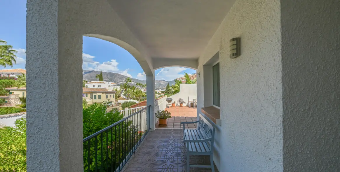 Sale of detached villa in Cerros del Aguila 21