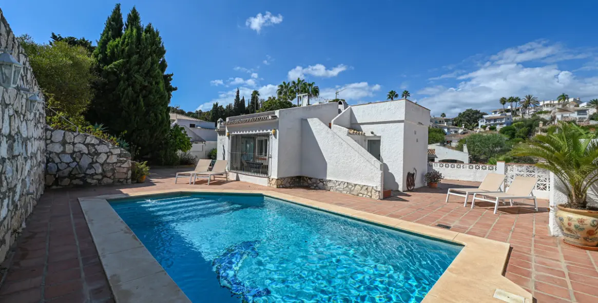 Sale of detached villa in Cerros del Aguila 24