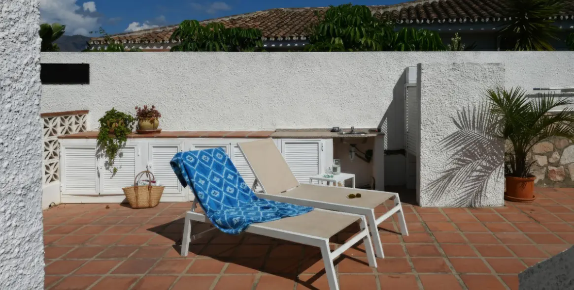 Sale of detached villa in Cerros del Aguila 25