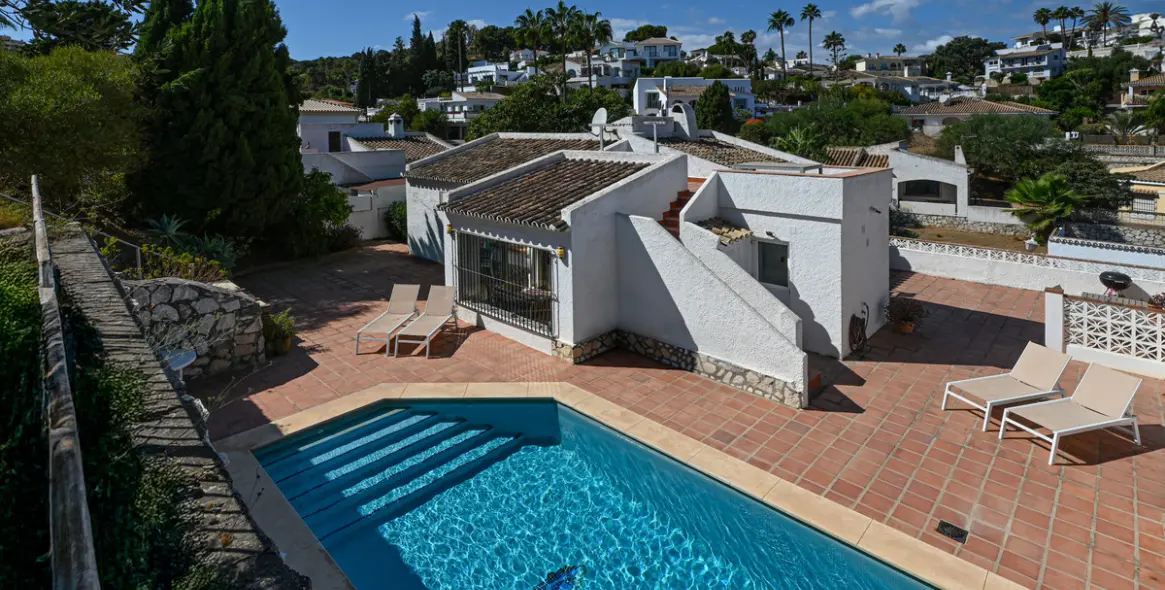 Sale of detached villa in Cerros del Aguila 27