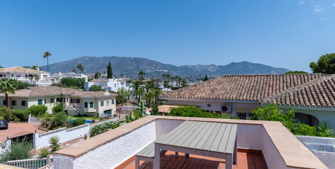 Sale of detached villa in Cerros del Aguila 31