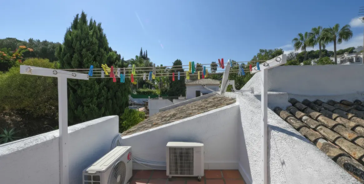 Sale of detached villa in Cerros del Aguila 33