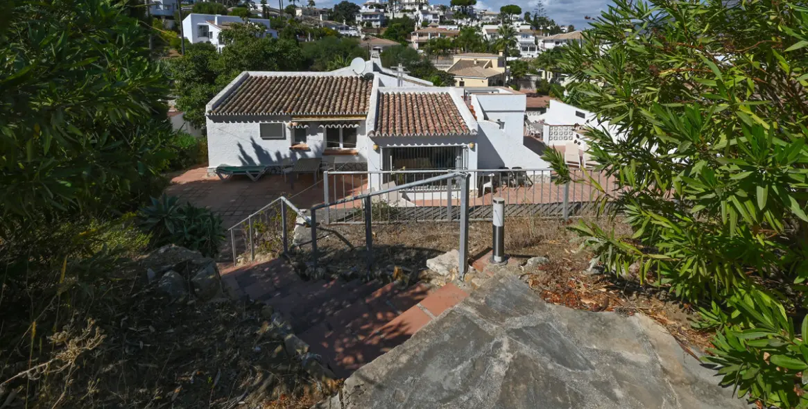 Sale of detached villa in Cerros del Aguila 35