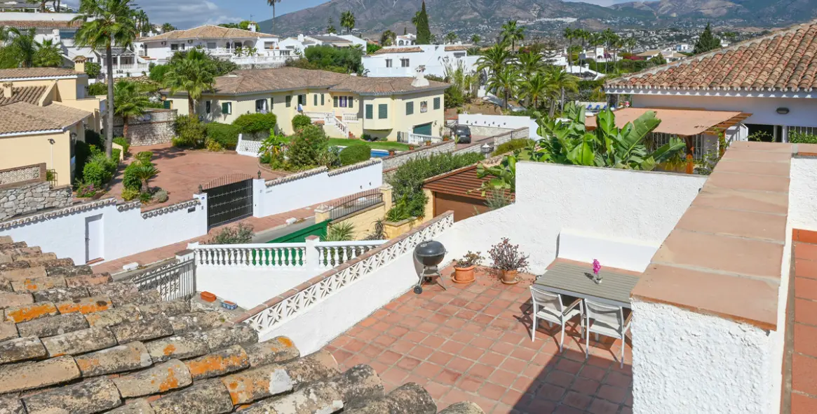 Sale of detached villa in Cerros del Aguila 38