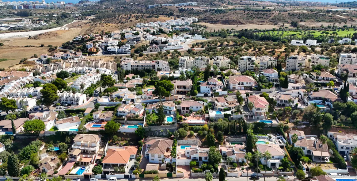 Sale of detached villa in Cerros del Aguila 39