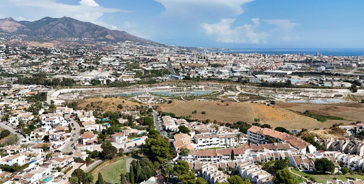 Sale of detached villa in Cerros del Aguila 40