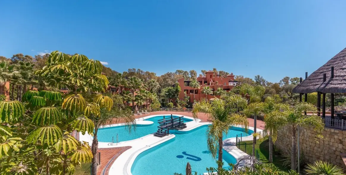 Продажа апартаментов на первом этаже в Nueva Andalucía 1