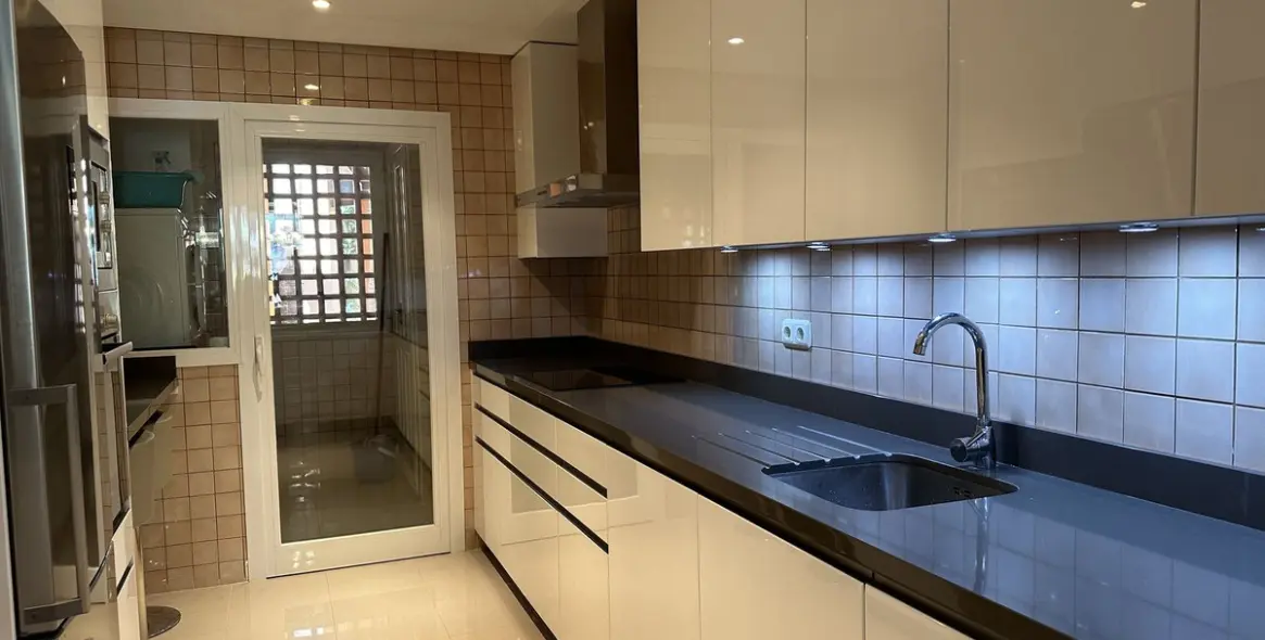 Продажа апартаментов на первом этаже в Nueva Andalucía 6