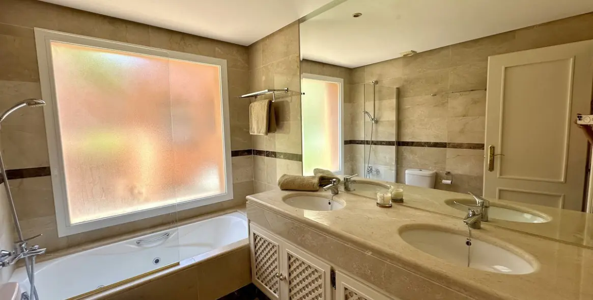 Продажа апартаментов на первом этаже в Nueva Andalucía 13