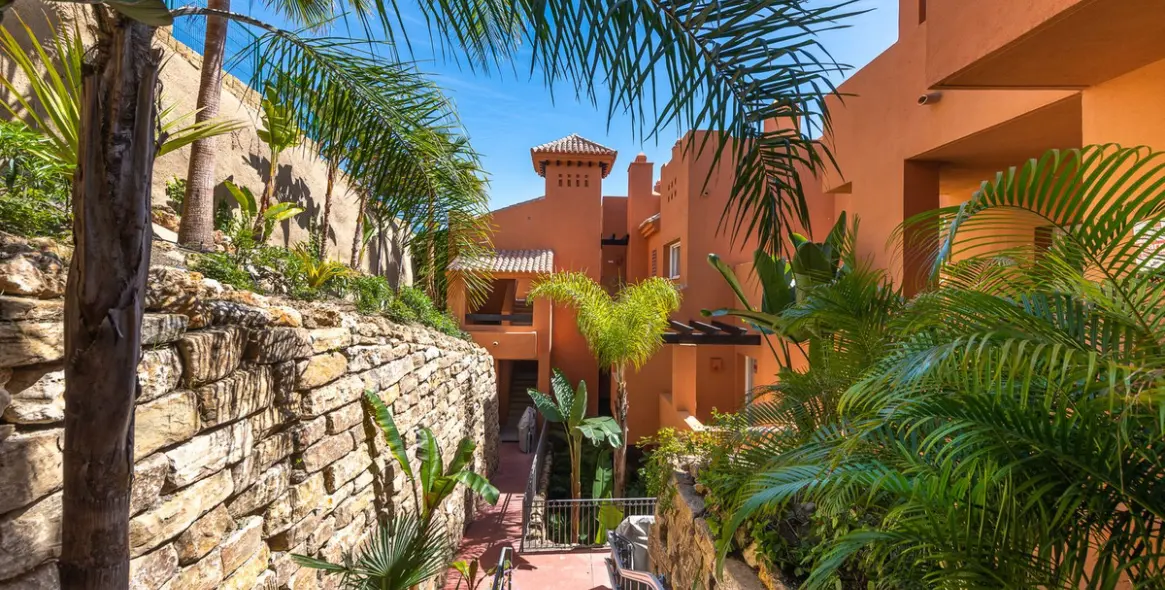 Продажа апартаментов на первом этаже в Nueva Andalucía 15