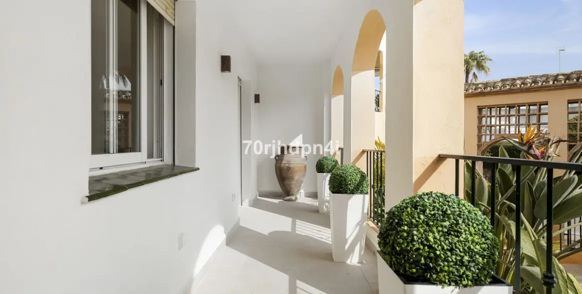 Продажа апартаментов на первом этаже в Nueva Andalucía 25