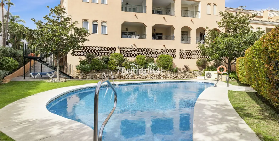 Продажа апартаментов на первом этаже в Nueva Andalucía 83