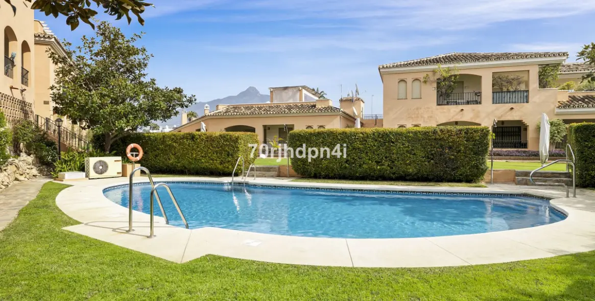Продажа апартаментов на первом этаже в Nueva Andalucía 81
