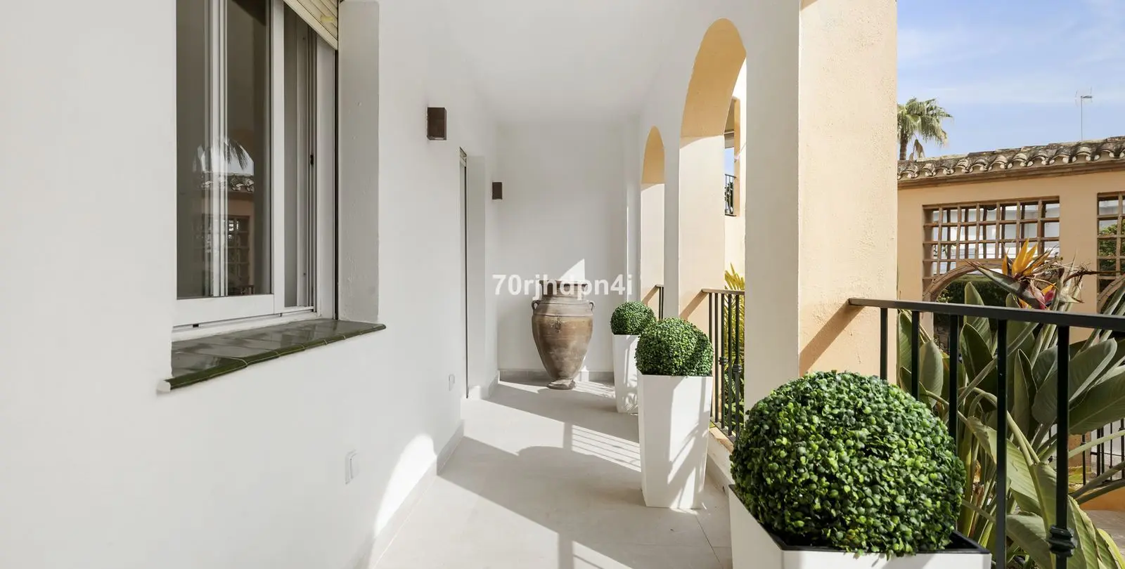Sale of ground floor apartment in Nueva Andalucía 25