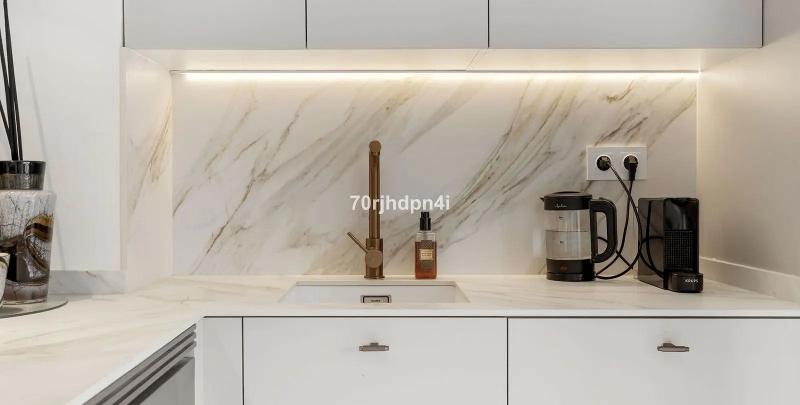 Sale of ground floor apartment in Nueva Andalucía 49