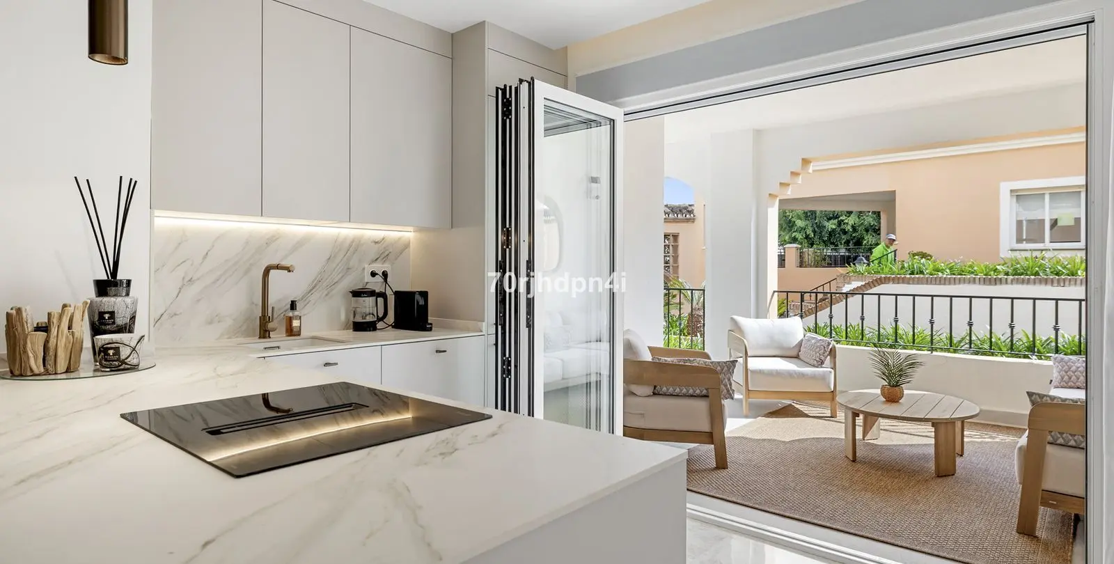 Sale of ground floor apartment in Nueva Andalucía 65
