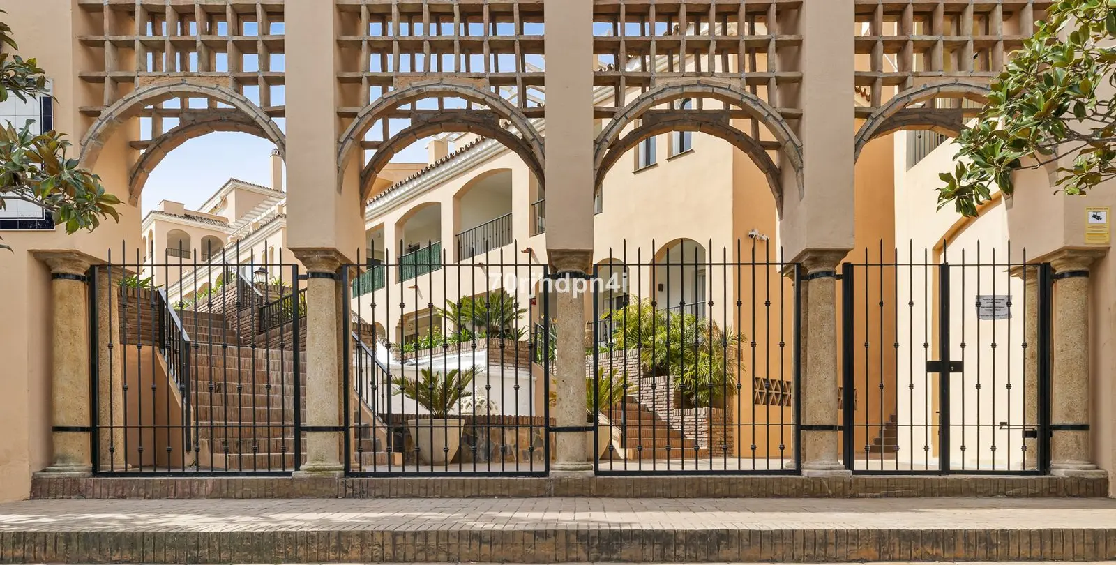 Sale of ground floor apartment in Nueva Andalucía 82
