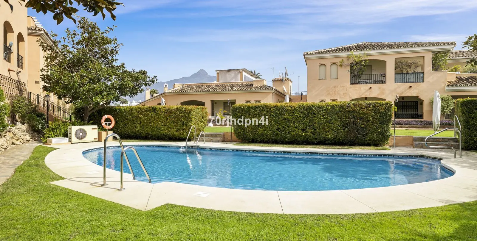 Venta de apartamento en planta baja en Nueva Andalucía 81