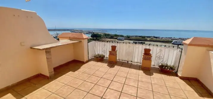 Sale of townhouse in Estepona 0