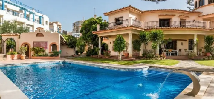 Sale of townhouse in Estepona 1