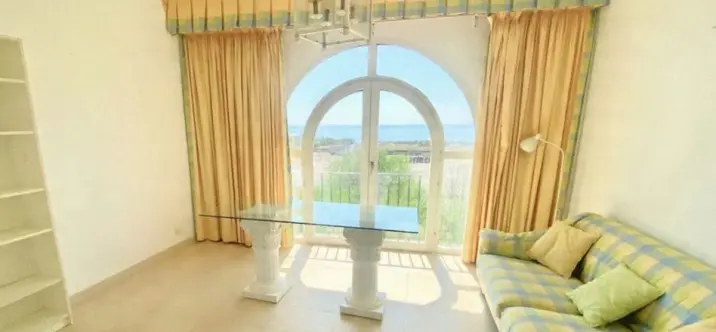 Sale of townhouse in Estepona 2