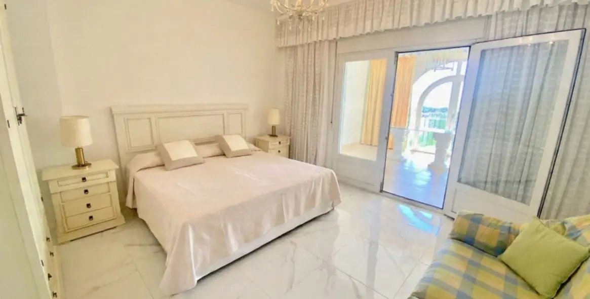 Sale of townhouse in Estepona 12