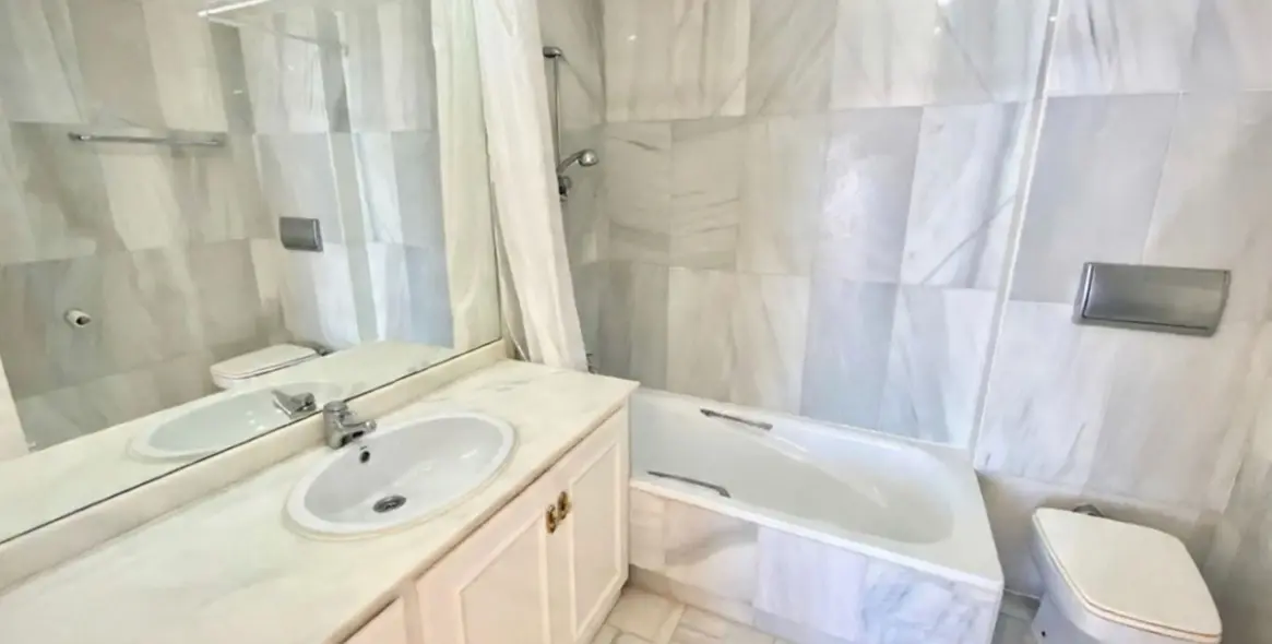 Sale of townhouse in Estepona 13