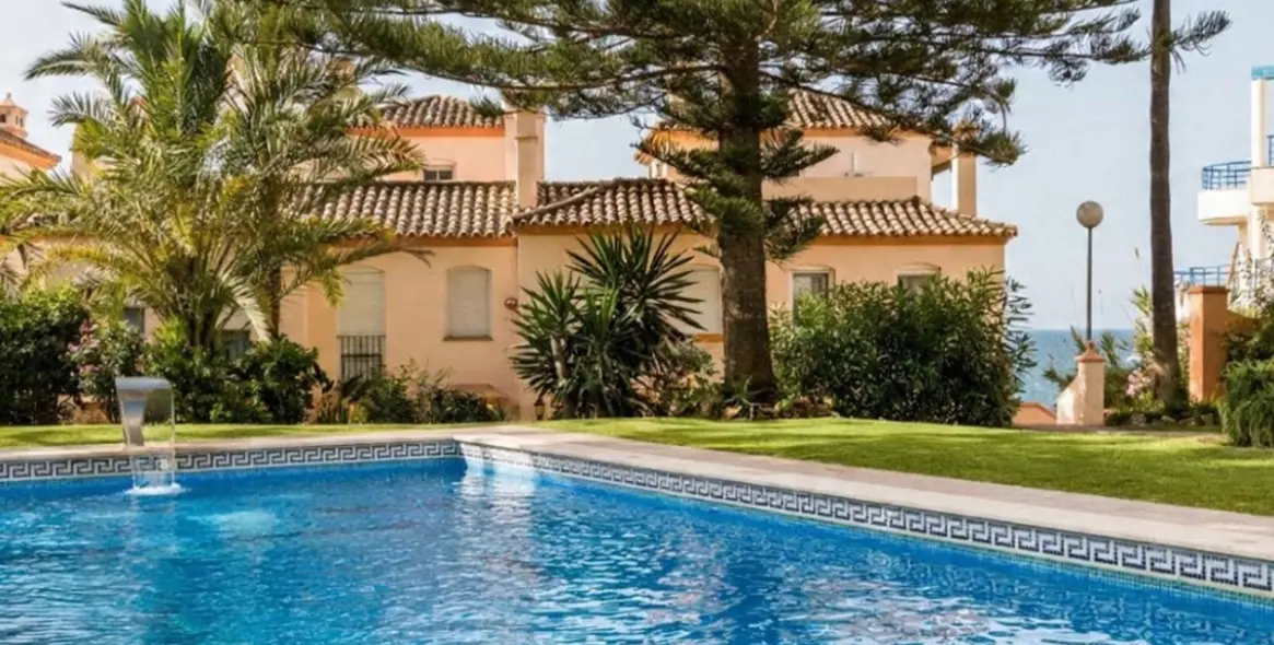 Sale of townhouse in Estepona 17