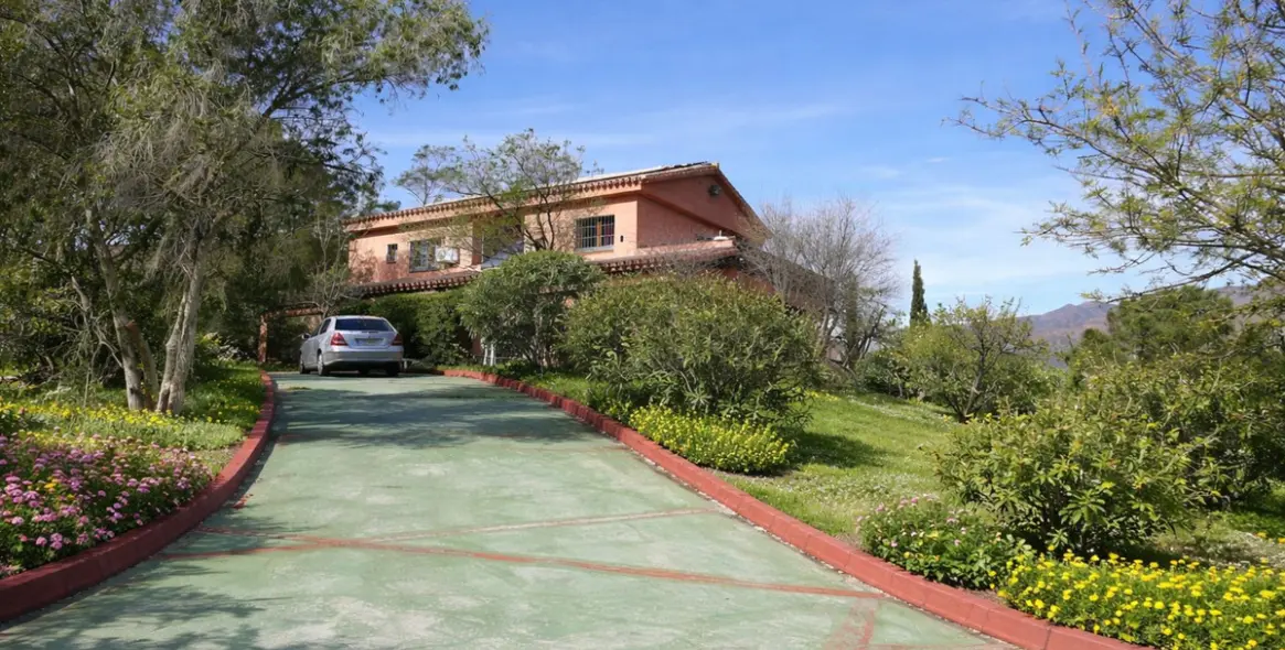 Sale of detached villa in Entrerrios 7
