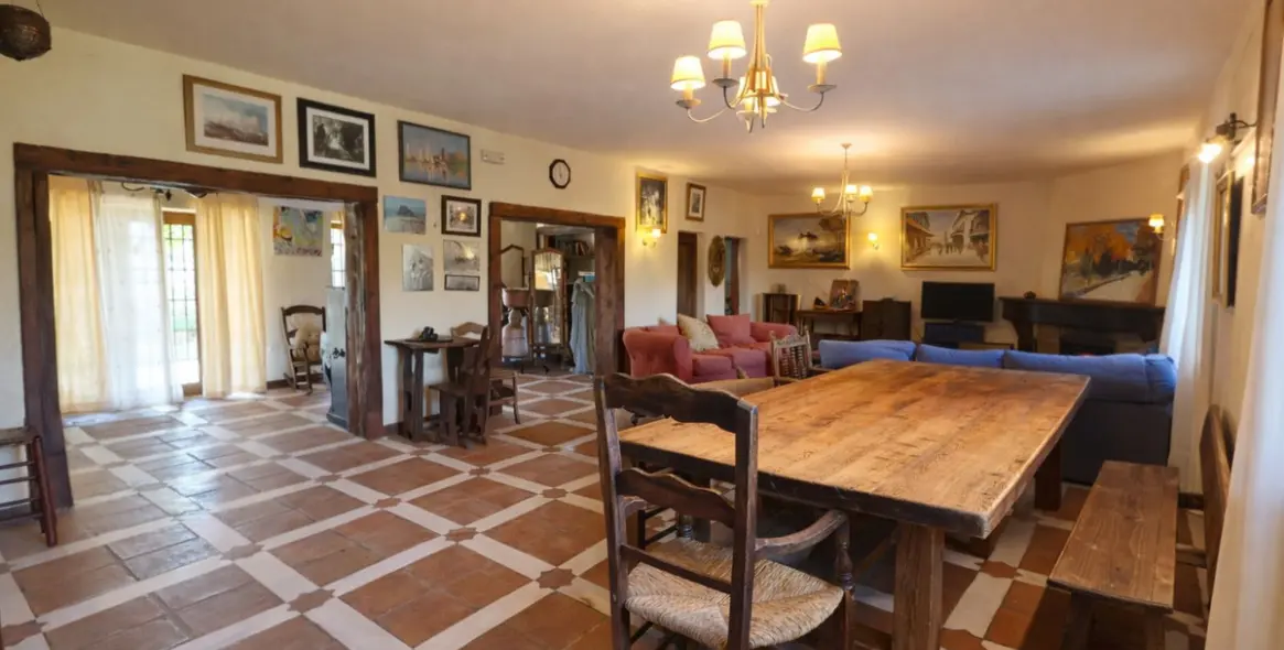 Sale of detached villa in Entrerrios 18