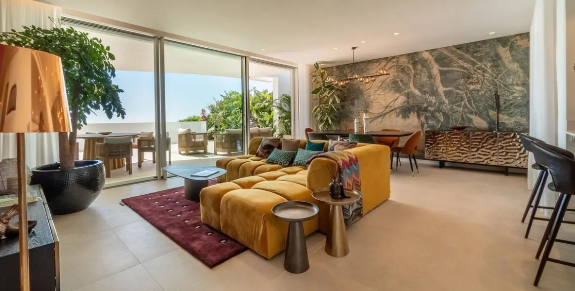 Sale of middle floor apartment in Ojén 1