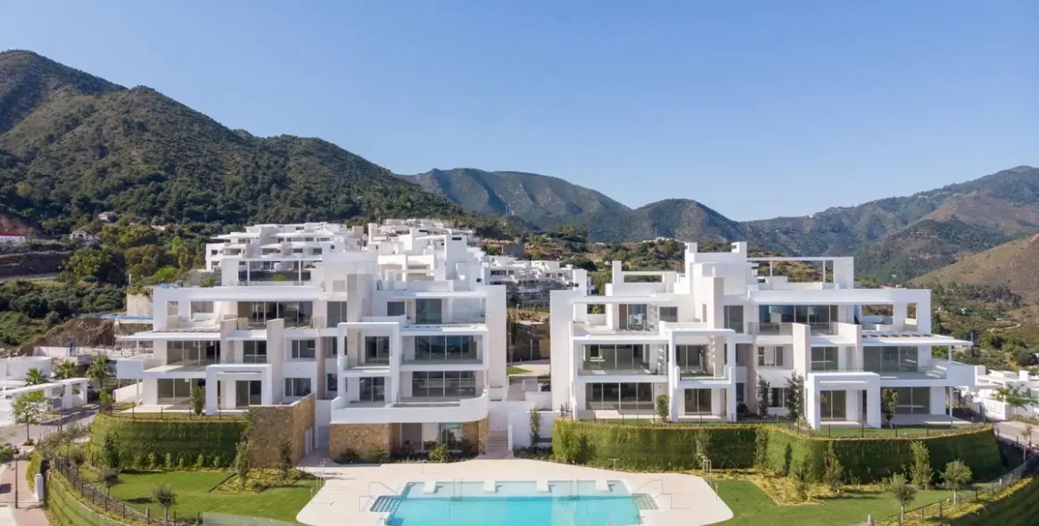 Sale of middle floor apartment in Ojén 18