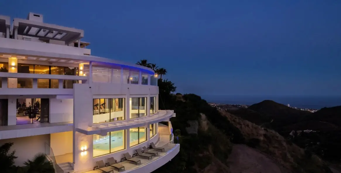 Sale of middle floor apartment in Ojén 19