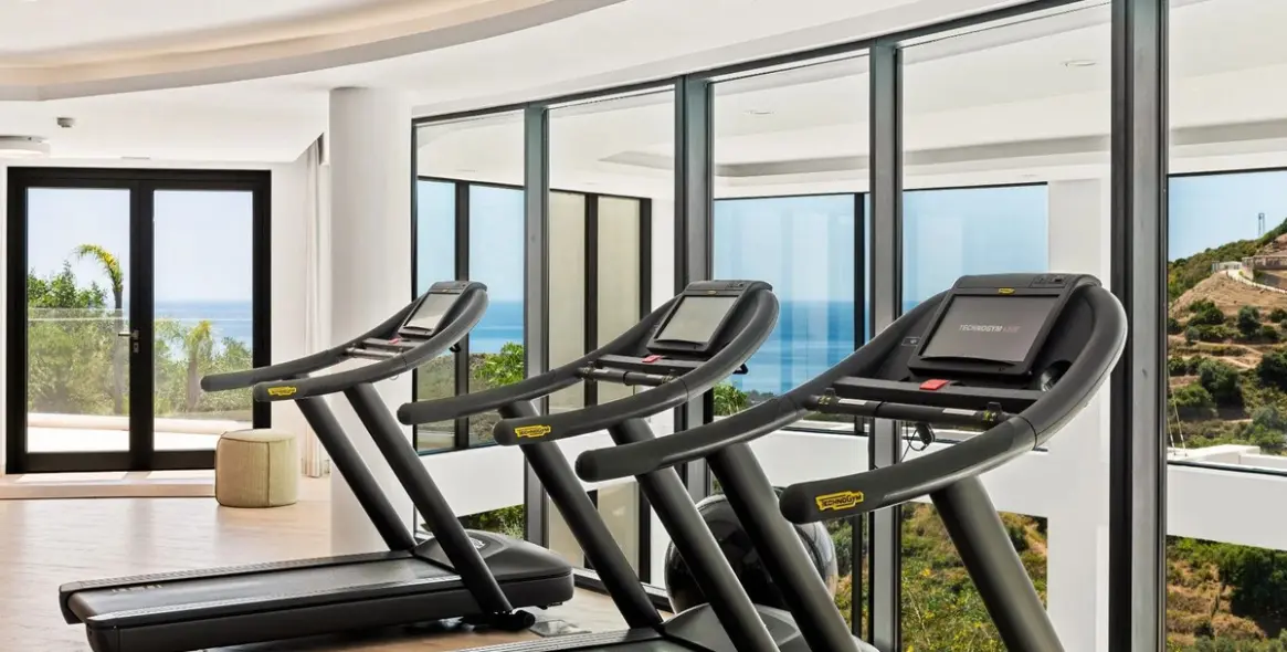 Venta de apartamento en planta media en Ojén 26