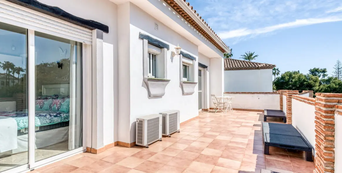 Sale of detached villa in Calahonda 7