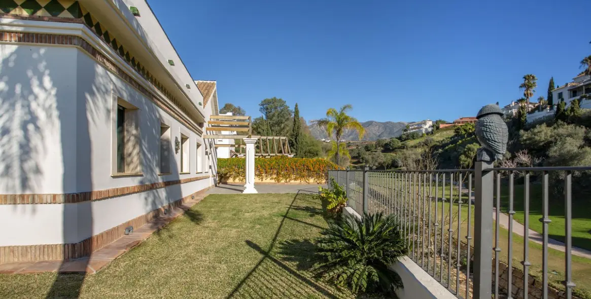 Sale of detached villa in Mijas Golf 5