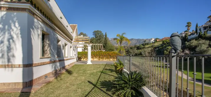 Sale of detached villa in Mijas Golf 4