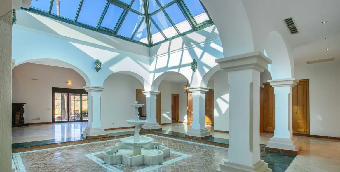 Sale of detached villa in Mijas Golf 9