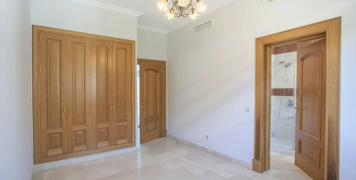 Sale of detached villa in Mijas Golf 18