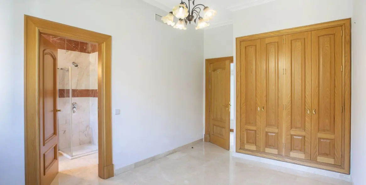 Sale of detached villa in Mijas Golf 20