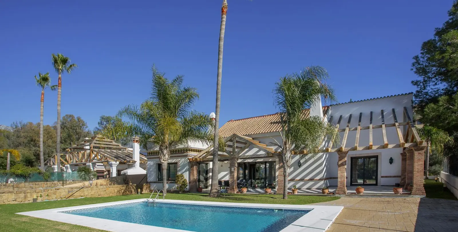 Sale of detached villa in Mijas Golf 2