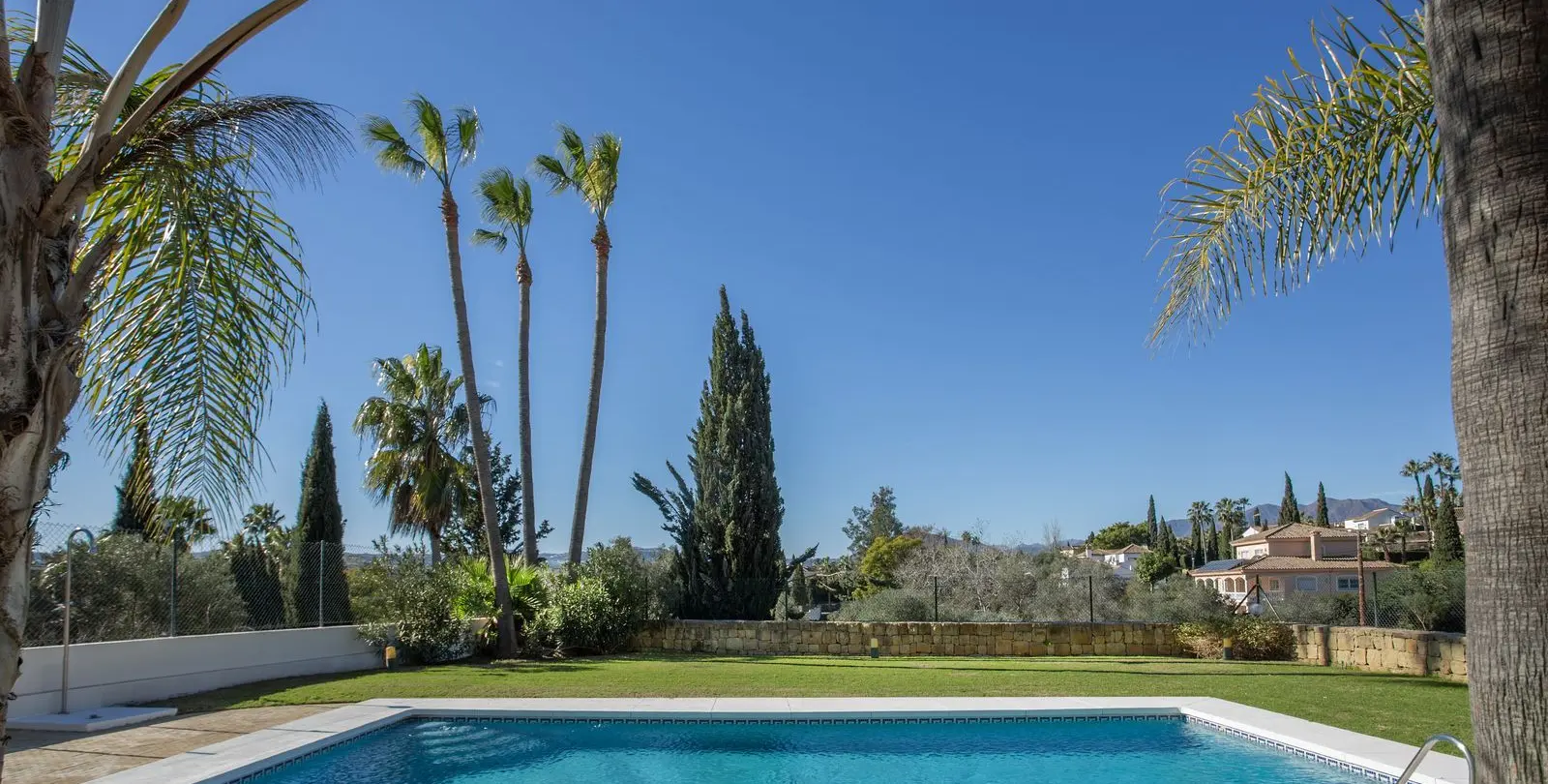 Sale of detached villa in Mijas Golf 3
