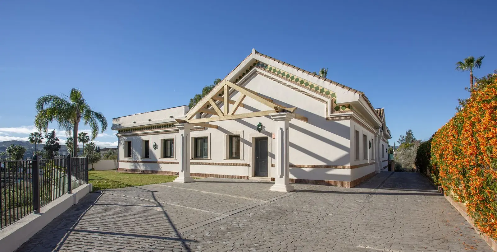 Sale of detached villa in Mijas Golf 4