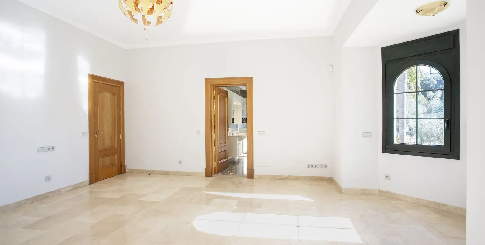Sale of detached villa in Mijas Golf 23