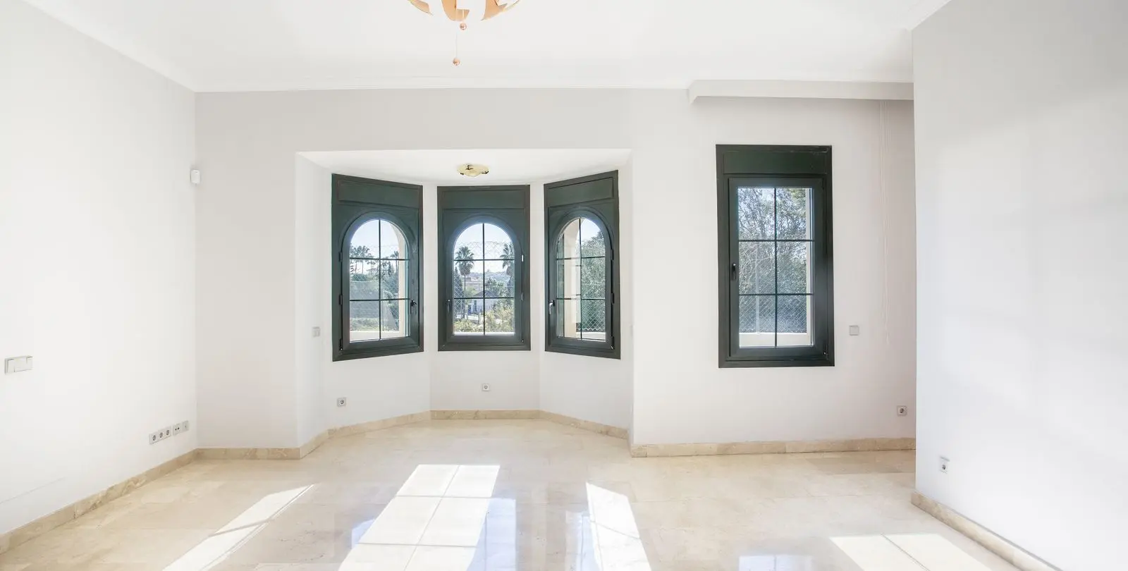 Sale of detached villa in Mijas Golf 24