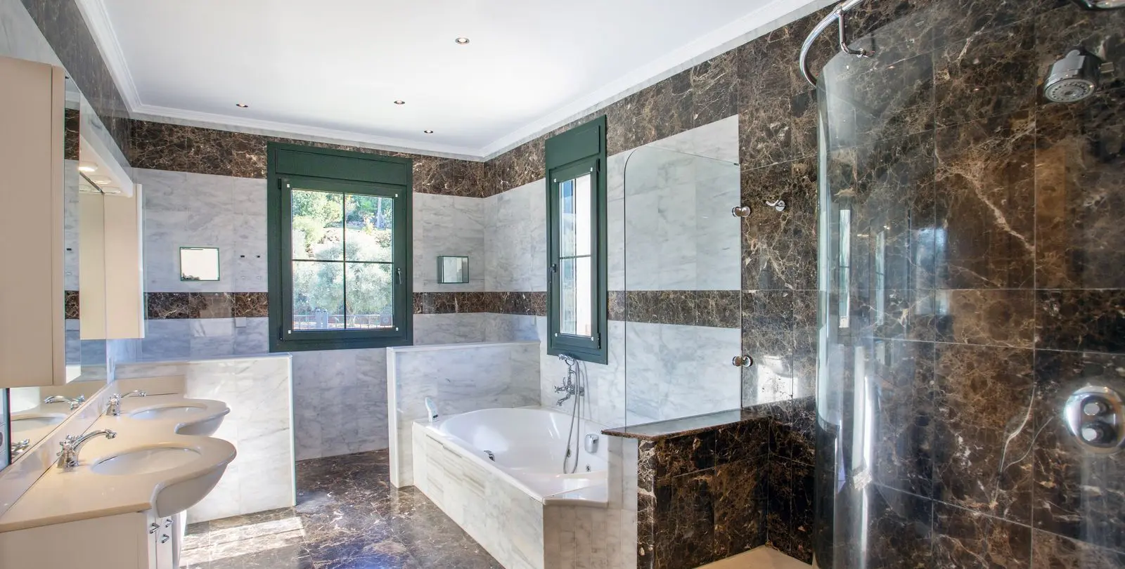 Sale of detached villa in Mijas Golf 25