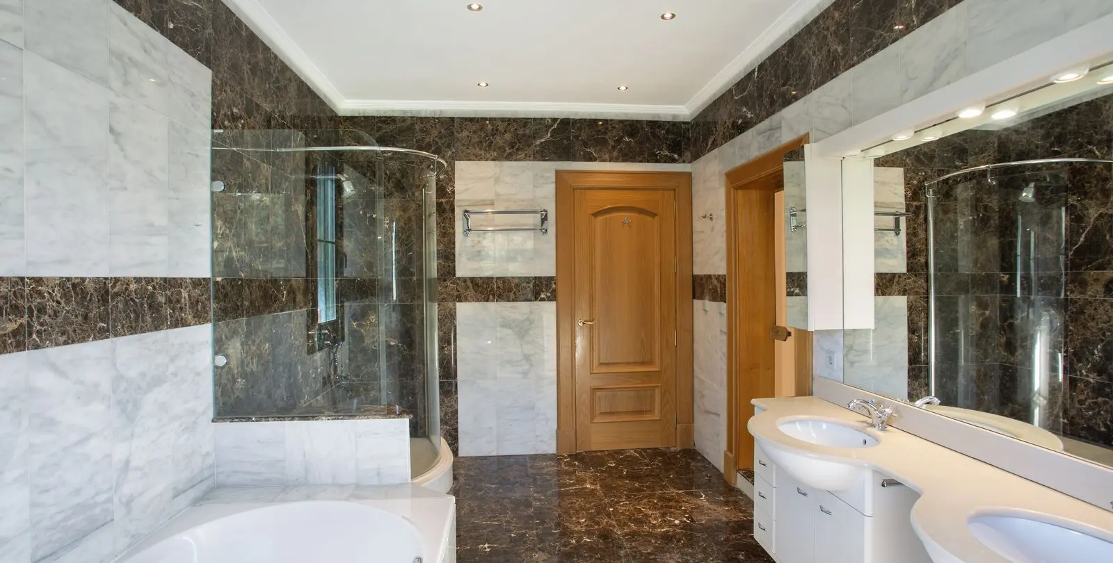 Sale of detached villa in Mijas Golf 26