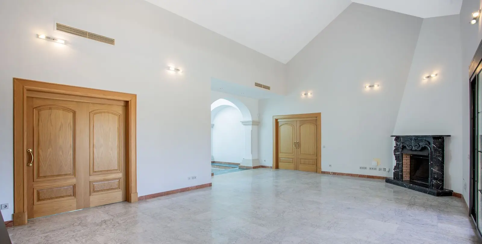Sale of detached villa in Mijas Golf 34