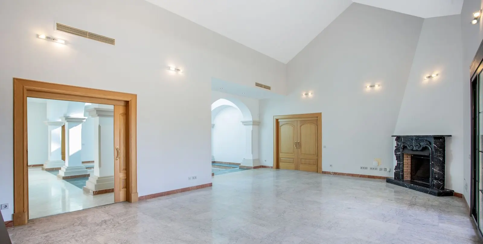 Sale of detached villa in Mijas Golf 35
